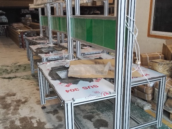 鋁型材搭建的南京防靜電工作臺(tái)有什么好處？