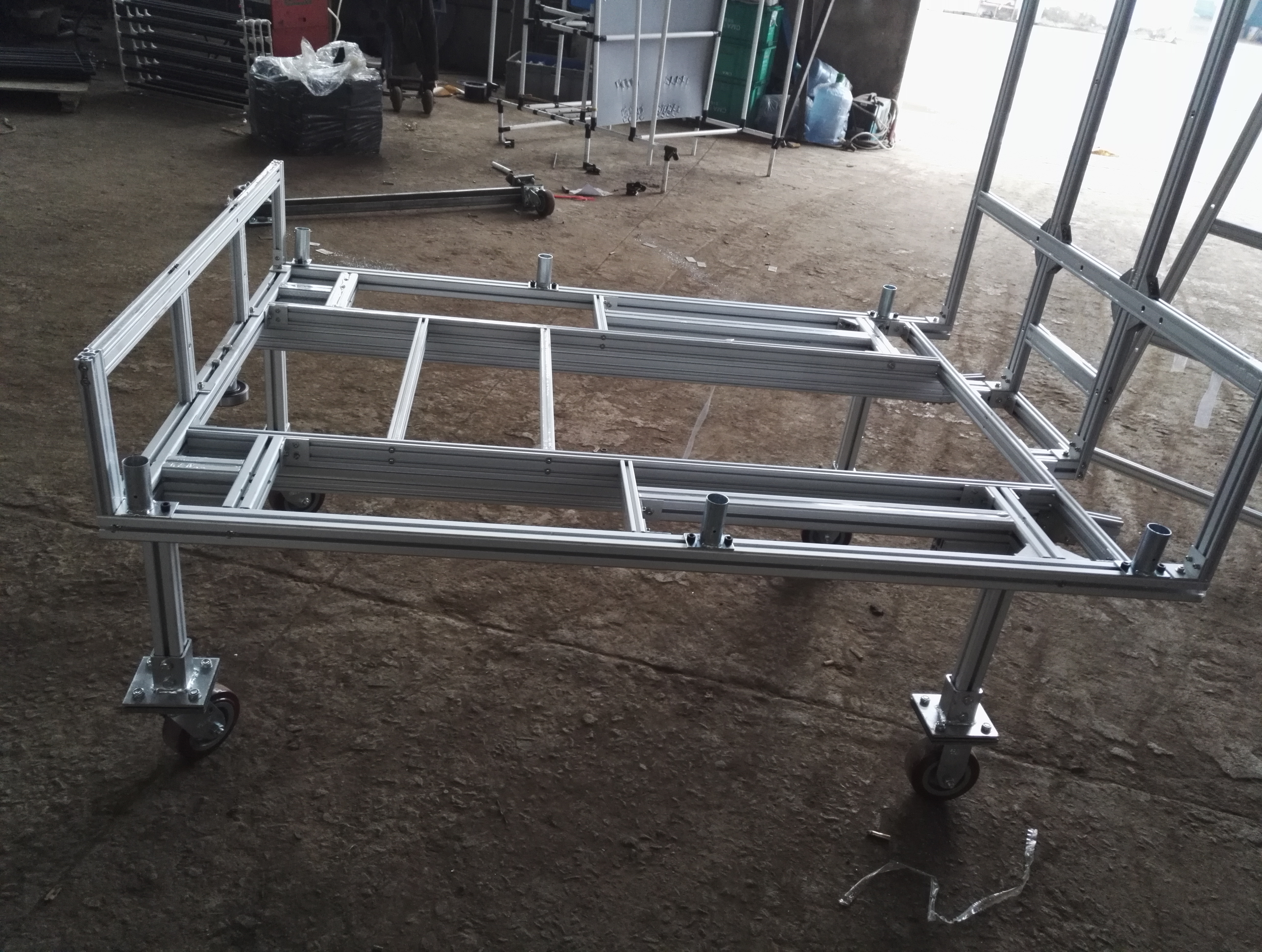 常州鋁制品加工廠，制作產(chǎn)品種類包括各式框架