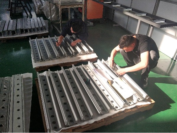 鋁材加工的基本設(shè)備有哪些？