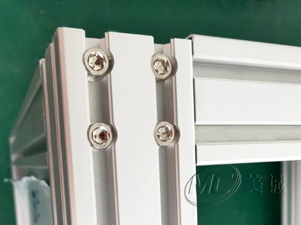 工業(yè)鋁型材能應(yīng)用在哪些行業(yè)哪些產(chǎn)品上？